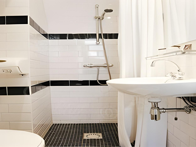 Bathroom 1, Hotel D'Amsterdam Leidsesquare, Amsterdam