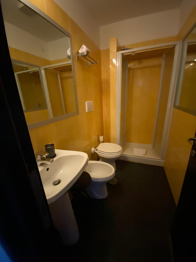 Bathroom 4, Rome central station guest house, Rome