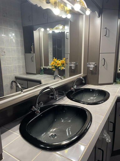 Bathroom 3, Amalia's Retreat