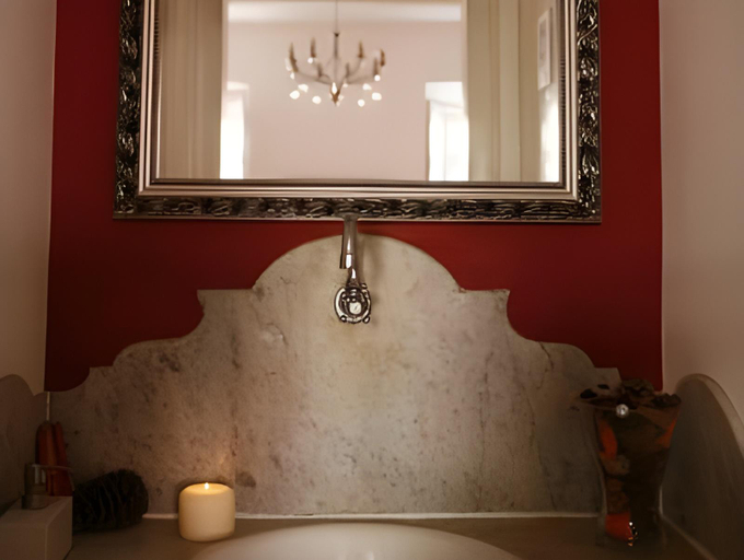 Bathroom 3, Alfama Patio Hostel, Lisbon