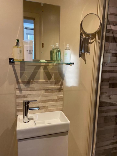 Bathroom 2, The Beaches En-Suite Rooms, Redcar and Cleveland