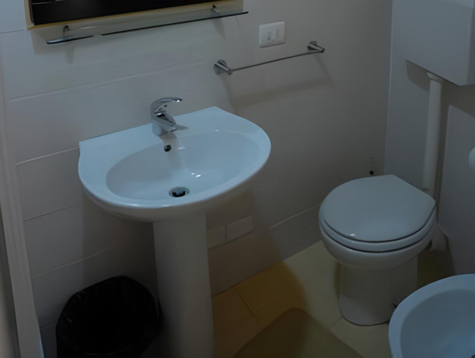 Bathroom 2, Il Mandorlo, Agrigento