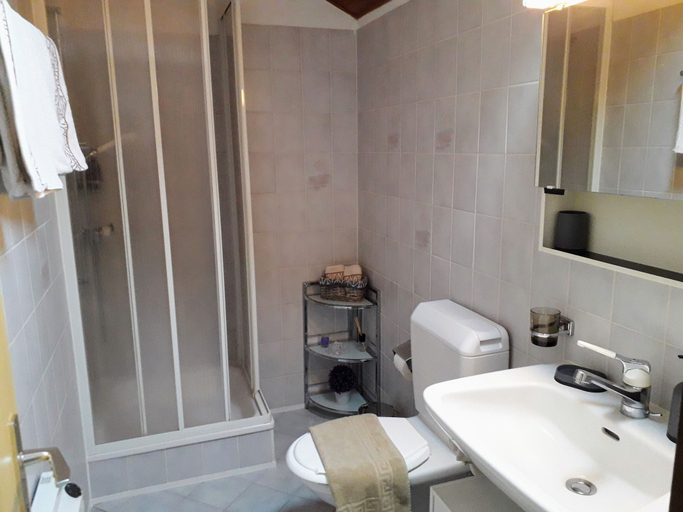 Bathroom 2, HOLIDAYS HOMES IL FOLLETTO, Locarno