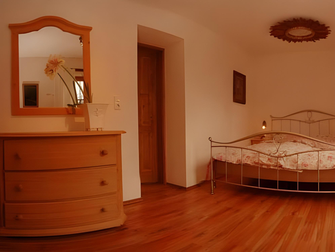 Bedroom 2, Zugspitzhotel Diana Thorle, Reutte