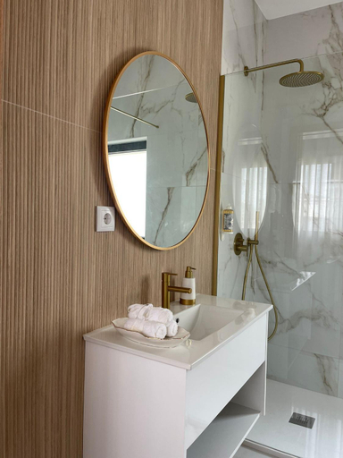 Others 5, OPORTO Suites, Maia