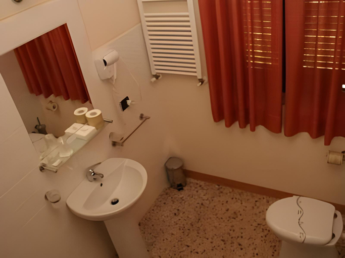 Bathroom 2, Villa Rinalducci, Pesaro E Urbino