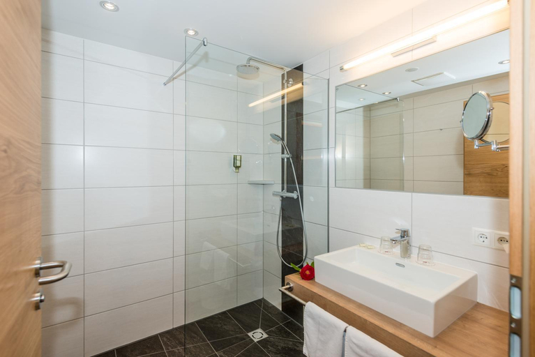 Bathroom 4, Hotel Lindenhof, Liezen