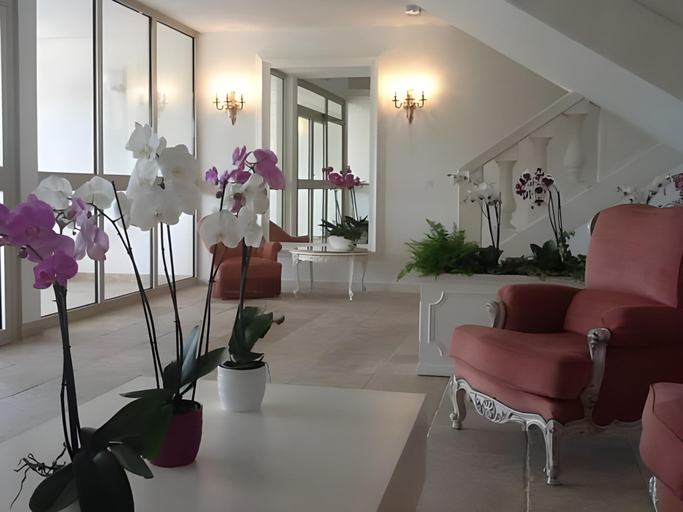 Public Area 2, Hotel Les Deux Lions, Alpes-de-Haute-Provence