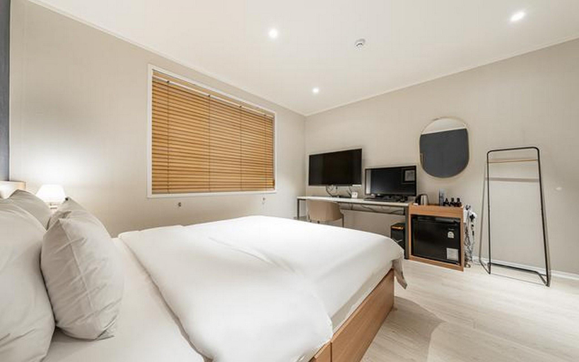 Others 3, Glory Hotel, Cheonan