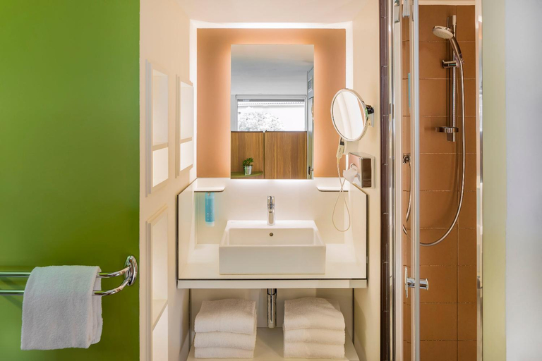 Bathroom 4, Terre de Provence Hotel & Spa, Vaucluse