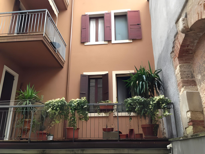 Others 4, Da Virginia B&B, Verona