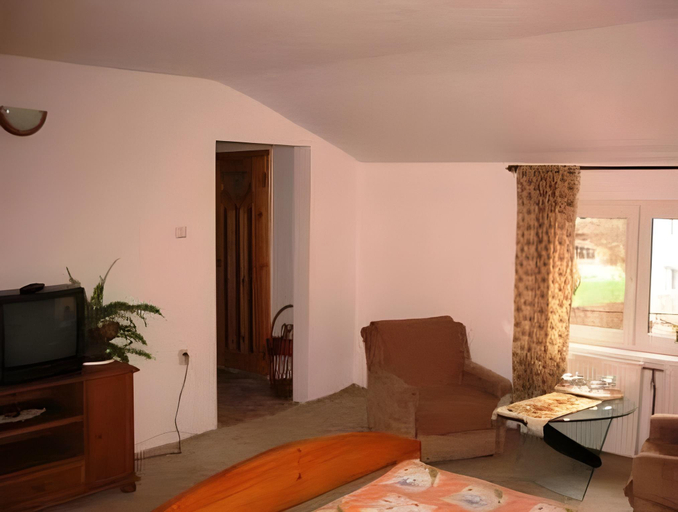 Others 5, Casa Cristina, Brasov