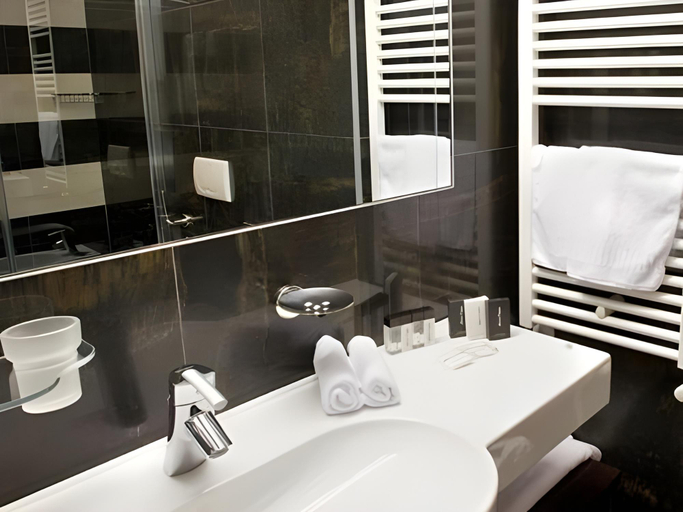 Bathroom 4, Hotel Coppe, Trieste