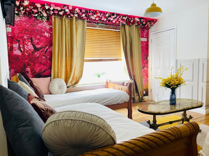Others 5, Party Houses for Hens-Stags & Groups, Brighton and Hove