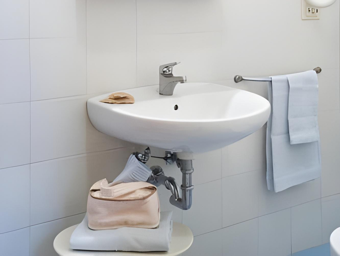 Bathroom 4, Fiorita, Florence
