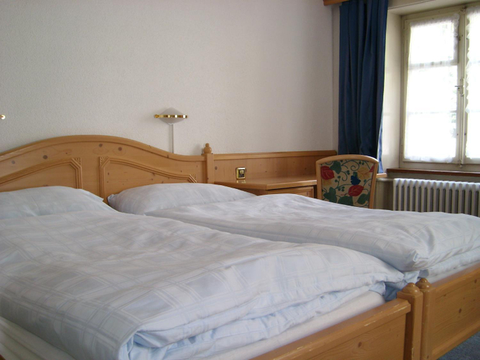 Bedroom 3, Hotel Danis, Albula