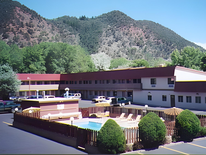 Glenwood Springs Cedar Lodge, Garfield