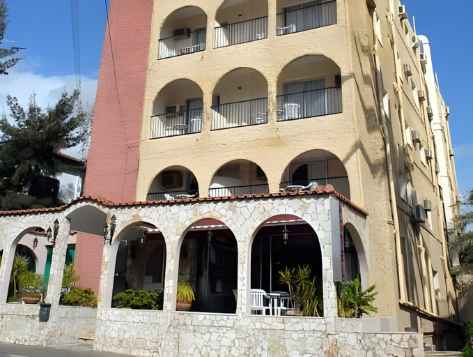 Others 5, Le Village Hotel