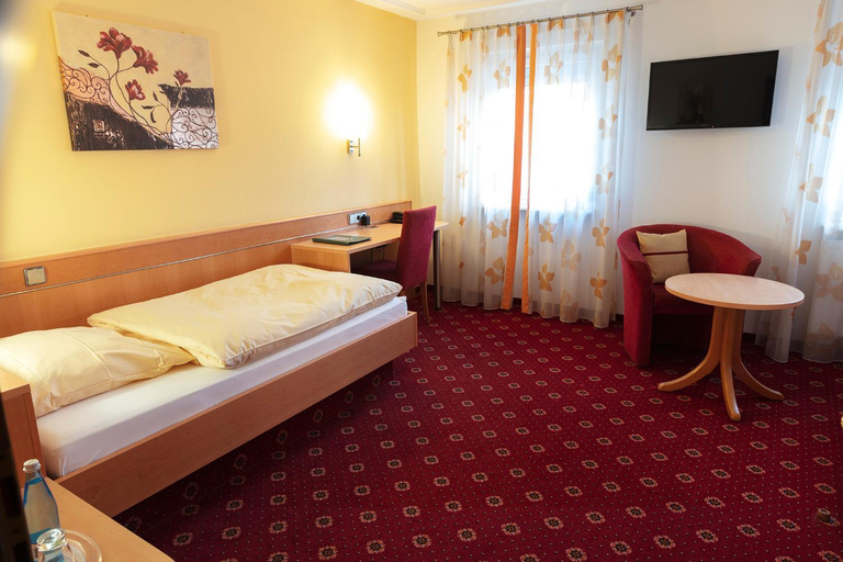 Bedroom 2, Hotel Restaurant Zum Hirschen, Schwarzwald-Baar-Kreis