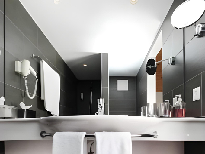 Bathroom 3, Hotel Central, Surselva
