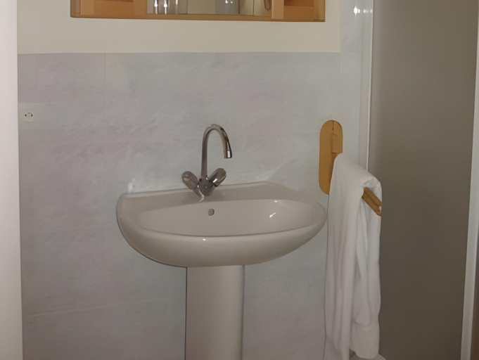Bathroom, Auberge de Pra-Loup, Alpes-de-Haute-Provence