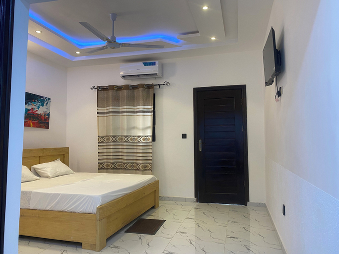 Others 4, Motel The champion 2, Ouidah