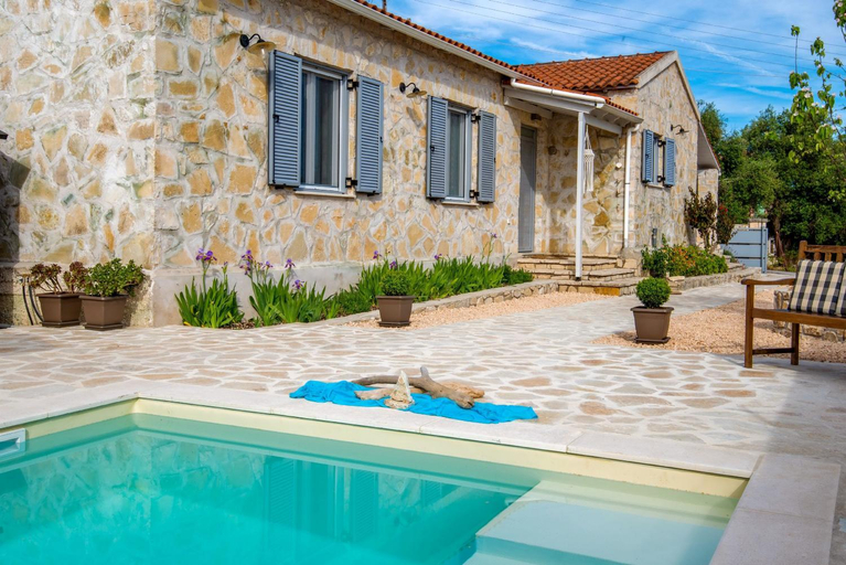 Others 3, Villa Labovitsa, Ionian Islands