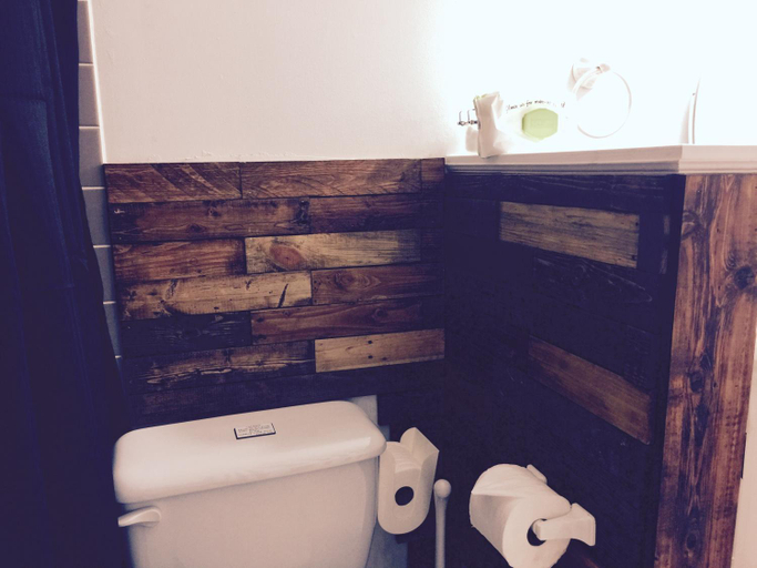 Bathroom 4, Evergreen Bed & Breakfast, Fraser Valley