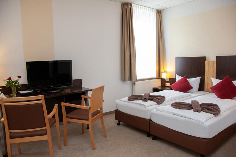 Bedroom 3, Seehotel Zum Lowen, Mecklenburgische Seenplatte