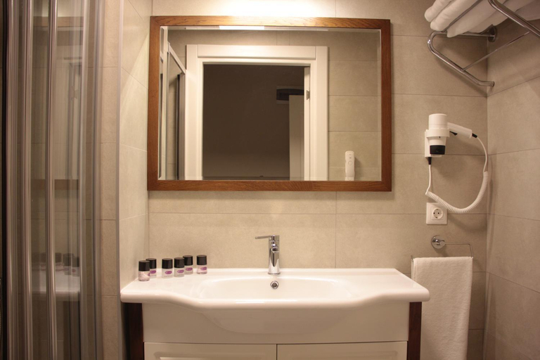 Bathroom 5, Focamor Otel, Foça