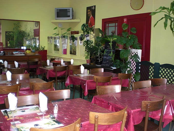 Food & Drinks 4, Hotel Cafe de la Gare, Gironde