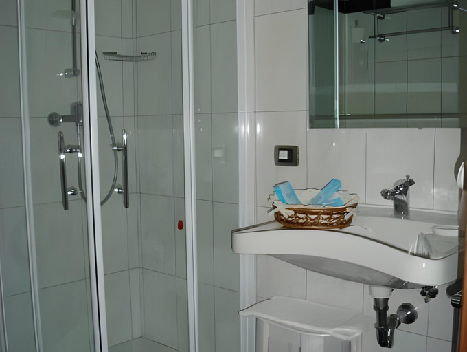 Bathroom 4, Hotel Le Palme, Reggio Di Calabria