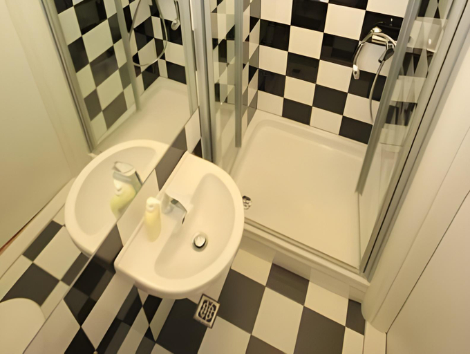 Bathroom 2, The Hostel, Zadar