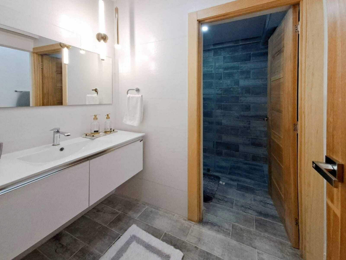 Bathroom 4, Las Mariposas 22-2F, Distrito Nacional
