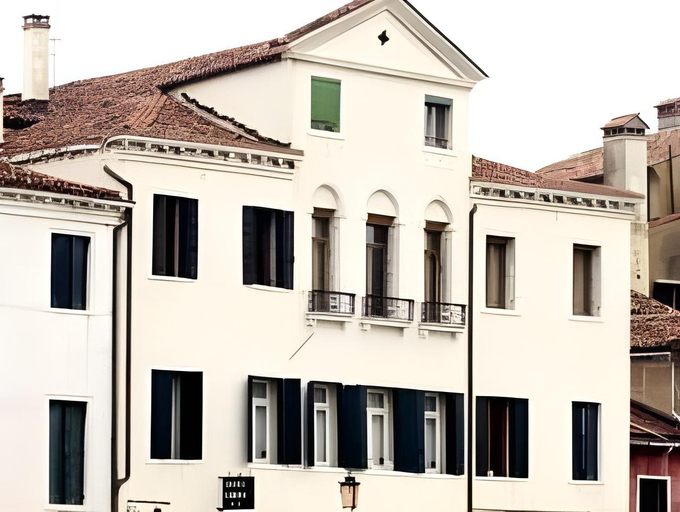 Exterior 1