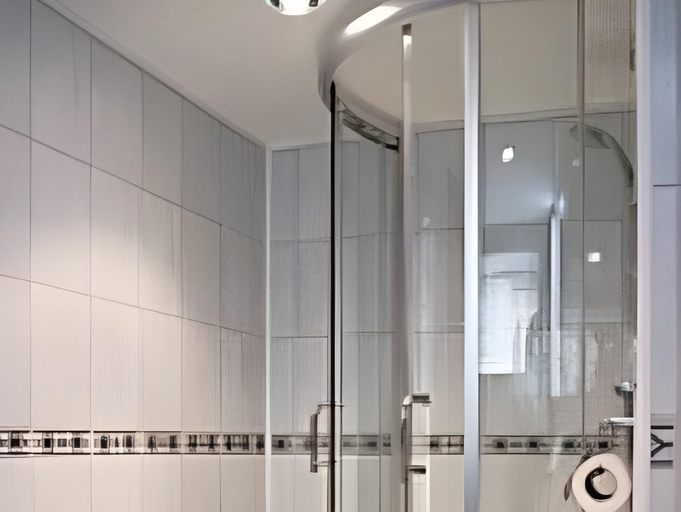 Bathroom 2, Mansfield Lodge Hotel Ltd, Nottinghamshire