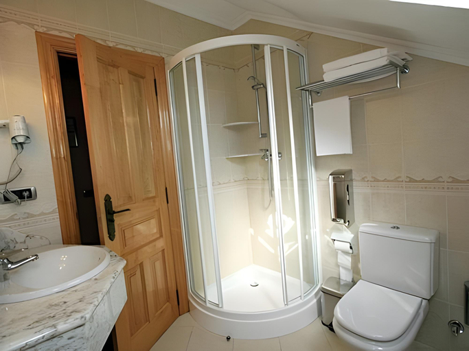 Bathroom 2, Posada el Iso, Cantabria