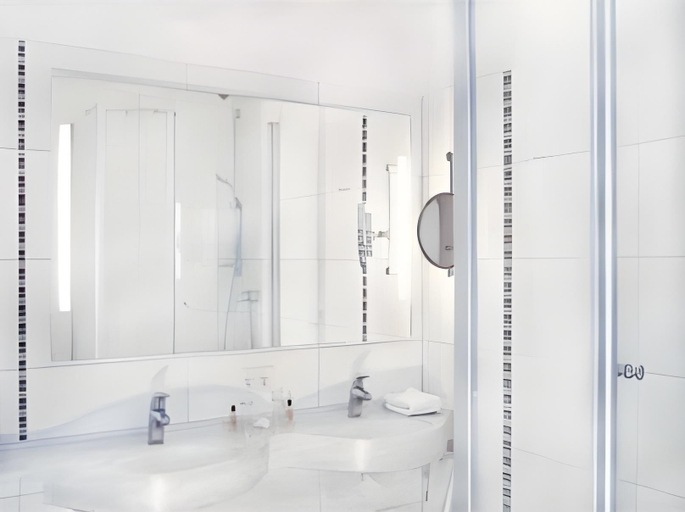 Bathroom 2, Hotel Hof Sudermuhlen, Harburg