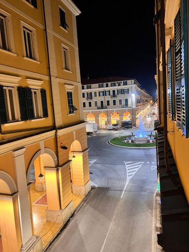 CASA DANTE: Oneglia Centro-Marina-Spiagge (3 min), Imperia