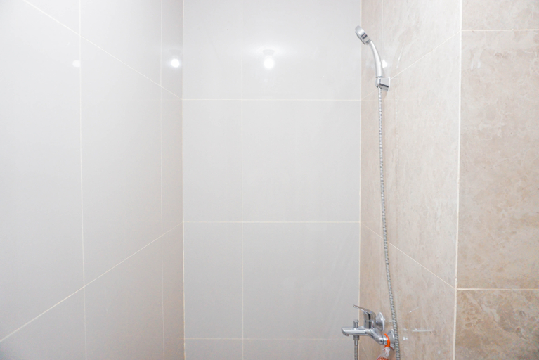 Bathroom 5, Stunning and Well Designed 2BR at Transpark Cibubur Apartment By Travelio, Depok