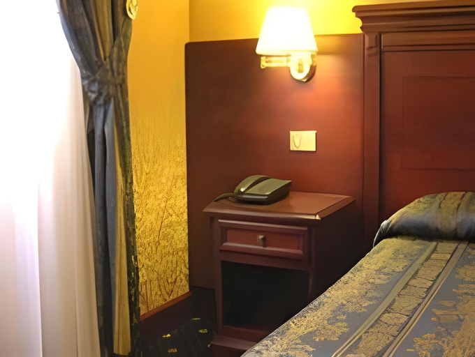Bedroom 2, Hotel Apollo, Milano
