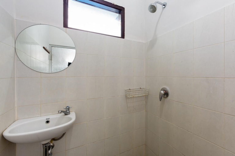 Bathroom 23