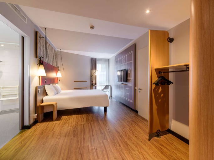 Bedroom 3, ibis Berlin Hauptbahnhof, Berlin
