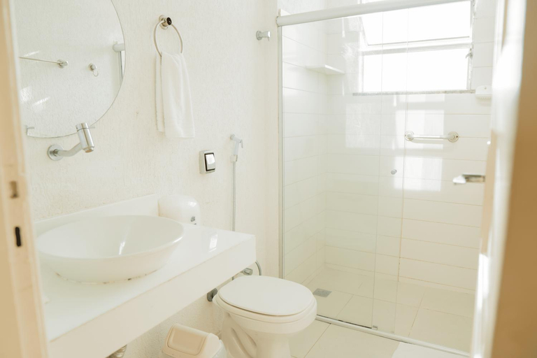 Bathroom 4, Pousada Areia do Forte, Cabo Frio
