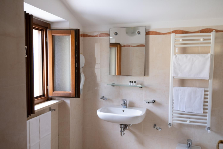 Bathroom 2, Country House Elite, Perugia