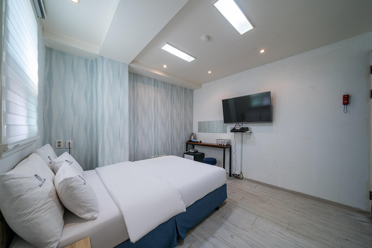 Bedroom 27