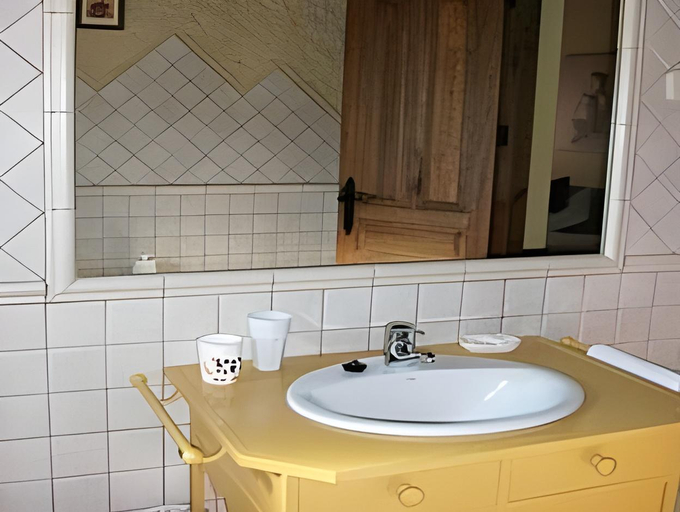 Bathroom, Posada El Campanario, Madrid