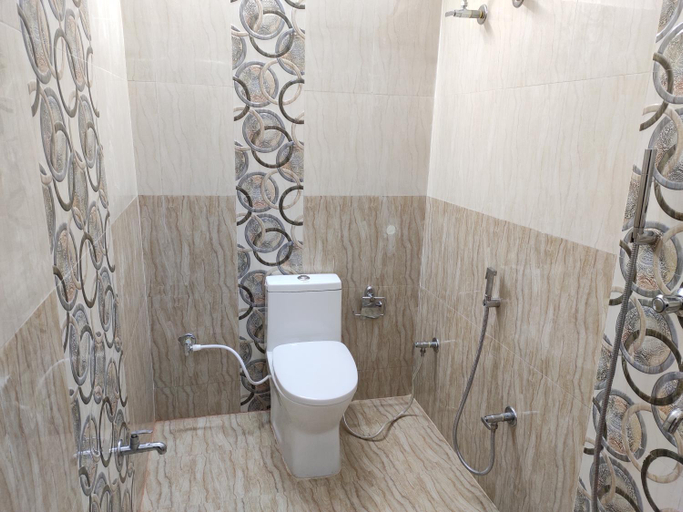 Bathroom 4, HOTEL CENTRAL SQUARE (MUZAFFARPUR), Muzaffarpur