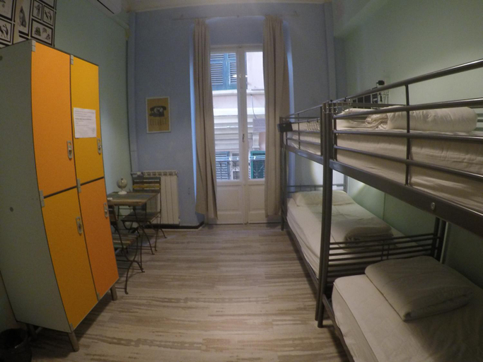 Bedroom 2, Victoria House Hostel, Genova
