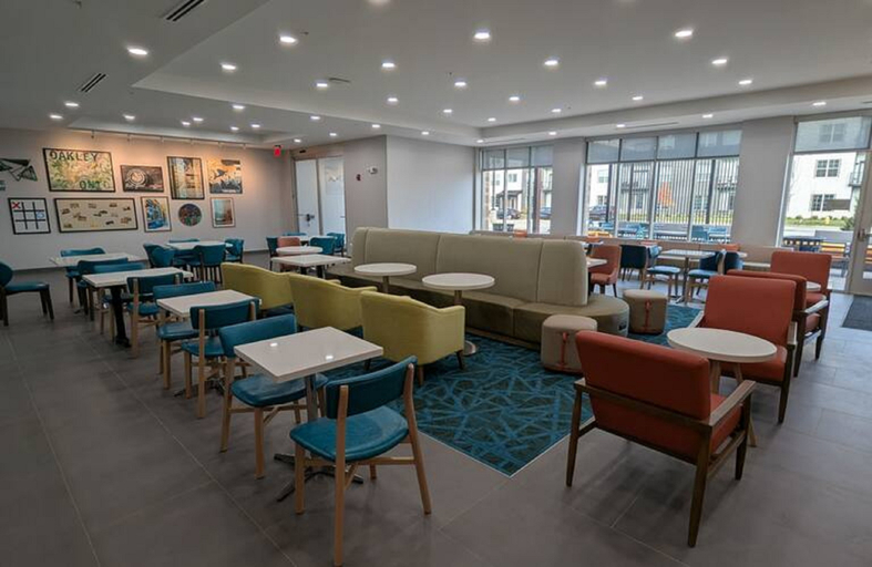 Food & Drinks 4, Home2 Suites By Hilton Cincinnati Midtown Oakley, Cincinnati